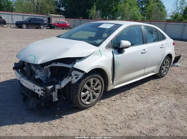 5YFEPMAE7NP339872 2022 TOYOTA COROLLA - Image 2