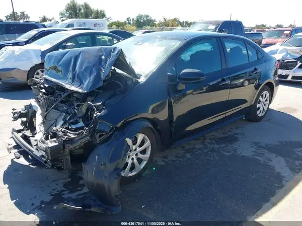 5YFEPMAE7NP341931 2022 TOYOTA COROLLA - Image 2