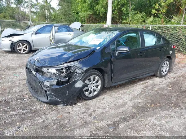 5YFEPMAE7NP357319 2022 TOYOTA COROLLA - Image 2