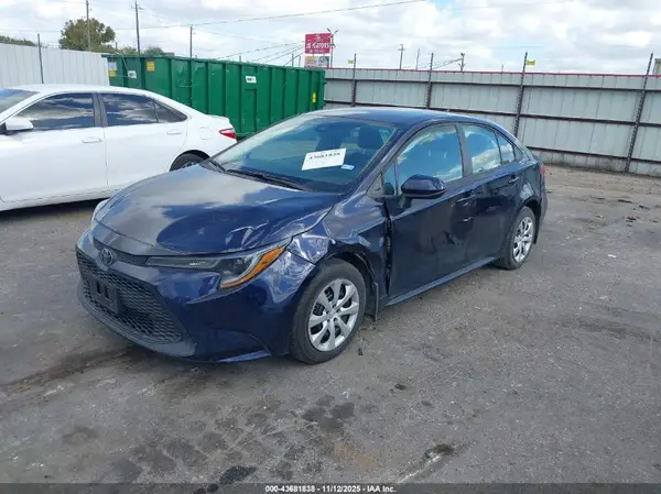 5YFEPMAE7NP359717 2022 TOYOTA COROLLA - Image 2
