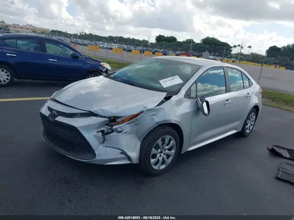 5YFEPMAE7NP359748 2022 TOYOTA COROLLA - Image 2