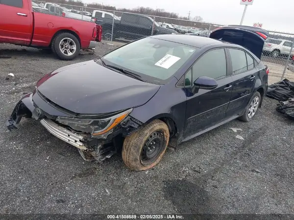 5YFEPMAE7NP362682 2022 TOYOTA COROLLA - Image 2