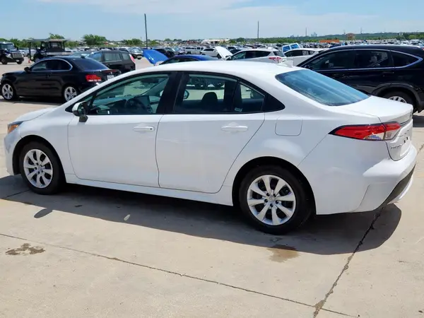 5YFEPMAE7NP363394 2022 TOYOTA COROLLA - Image 2