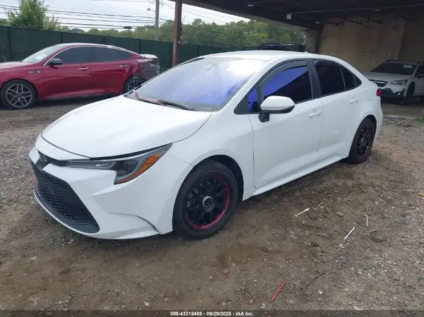 5YFEPMAE7NP377828 2022 TOYOTA COROLLA - Image 2