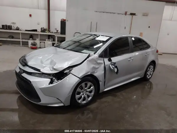 5YFEPMAE7NP380843 2022 TOYOTA COROLLA - Image 2