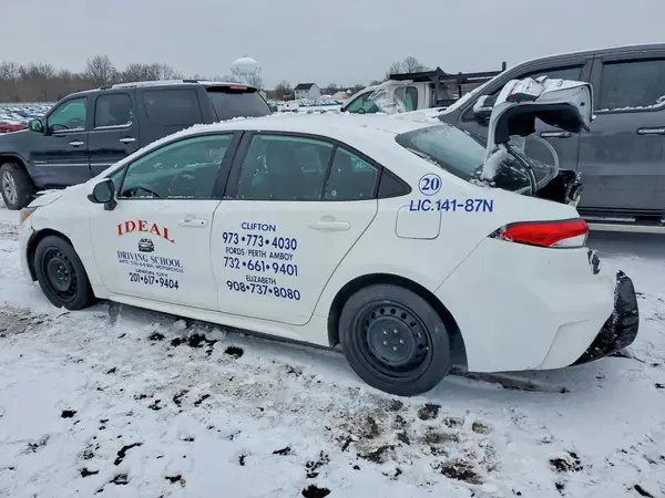 5YFEPMAE7NP387114 2022 TOYOTA COROLLA - Image 2