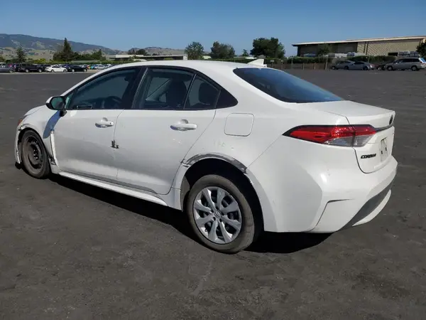 5YFEPMAE7NP389025 2022 TOYOTA COROLLA - Image 2