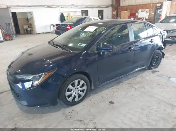 5YFEPMAE7NP390174 2022 TOYOTA COROLLA - Image 2