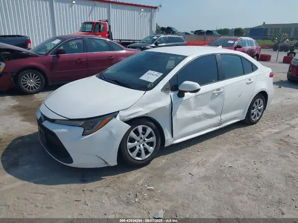 5YFEPMAE8MP155703 2021 TOYOTA COROLLA - Image 2