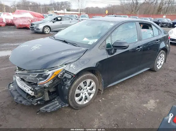 5YFEPMAE8MP172808 2021 TOYOTA COROLLA - Image 2