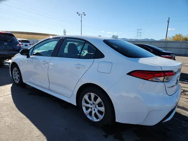 5YFEPMAE8MP244638 2021 TOYOTA COROLLA - Image 2