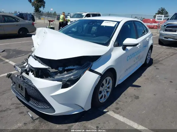 5YFEPMAE8MP247667 2021 TOYOTA COROLLA - Image 2
