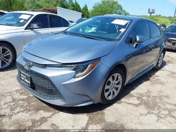 5YFEPMAE8MP260368 2021 TOYOTA COROLLA - Image 2