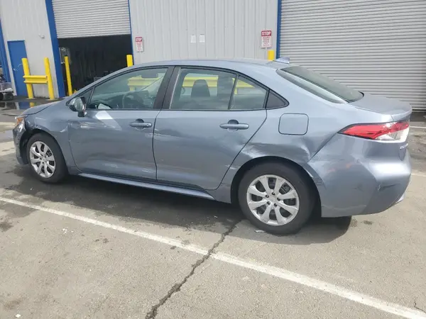 5YFEPMAE8NP271615 2022 TOYOTA COROLLA - Image 2
