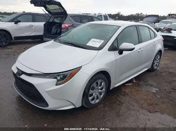 5YFEPMAE8NP279214 2022 TOYOTA COROLLA - Image 2