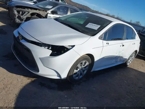 5YFEPMAE8NP287782 2022 TOYOTA COROLLA - Image 2