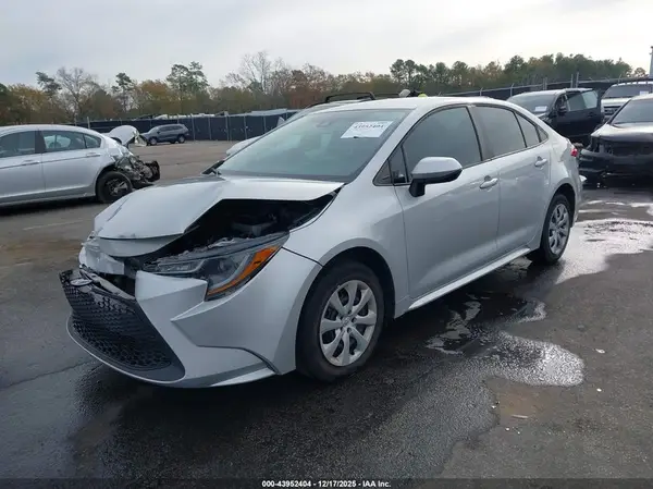 5YFEPMAE8NP296451 2022 TOYOTA COROLLA - Image 2