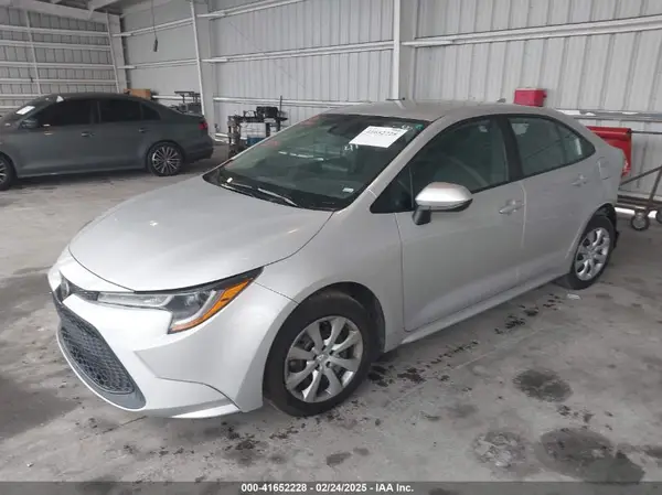 5YFEPMAE8NP298894 2022 TOYOTA COROLLA - Image 2
