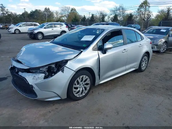 5YFEPMAE8NP303091 2022 TOYOTA COROLLA - Image 2