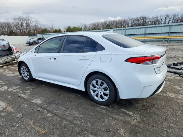 5YFEPMAE8NP306623 2022 TOYOTA COROLLA - Image 2