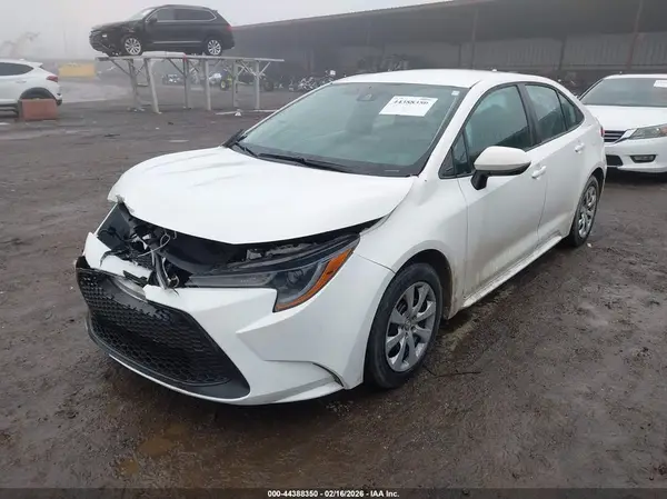 5YFEPMAE8NP307853 2022 TOYOTA COROLLA - Image 2