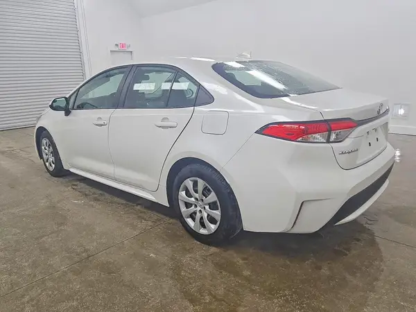 5YFEPMAE8NP311823 2022 TOYOTA COROLLA - Image 2