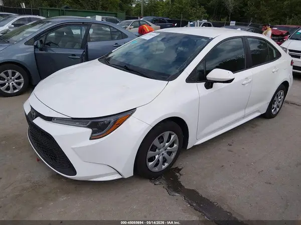 5YFEPMAE8NP318335 2022 TOYOTA COROLLA - Image 2