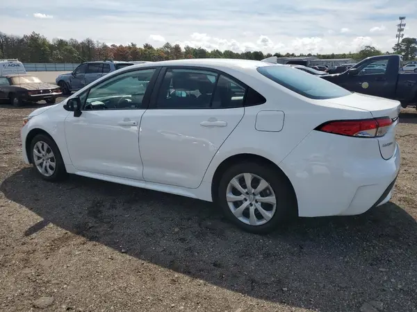 5YFEPMAE8NP319467 2022 TOYOTA COROLLA - Image 2