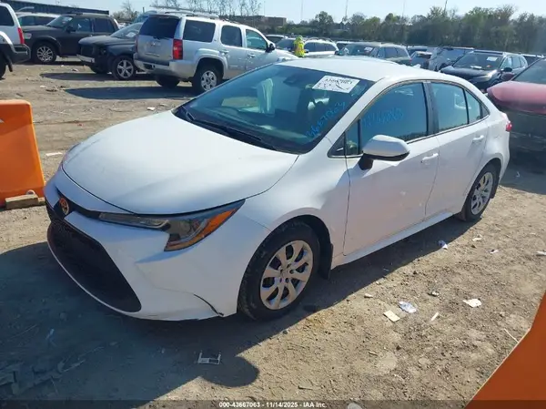 5YFEPMAE8NP322370 2022 TOYOTA COROLLA - Image 2