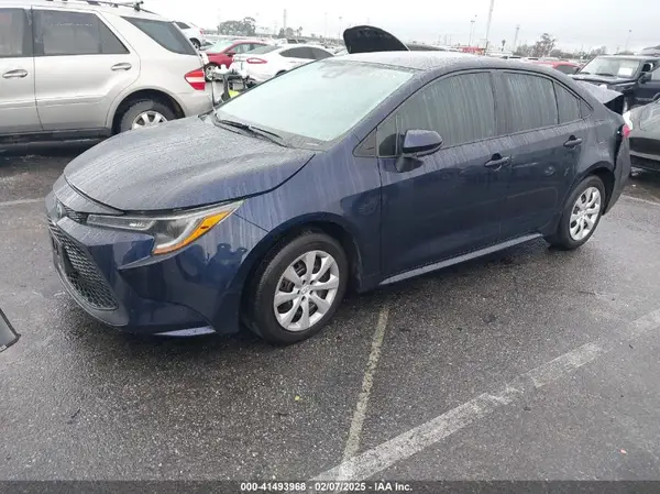 5YFEPMAE8NP324443 2022 TOYOTA COROLLA - Image 2