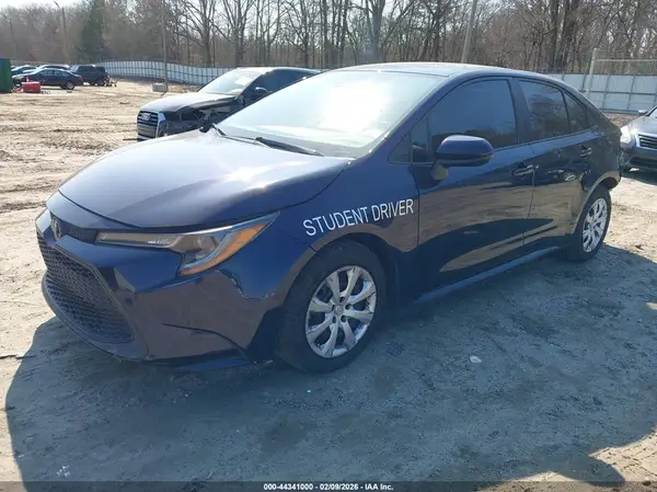 5YFEPMAE8NP324913 2022 TOYOTA COROLLA - Image 2
