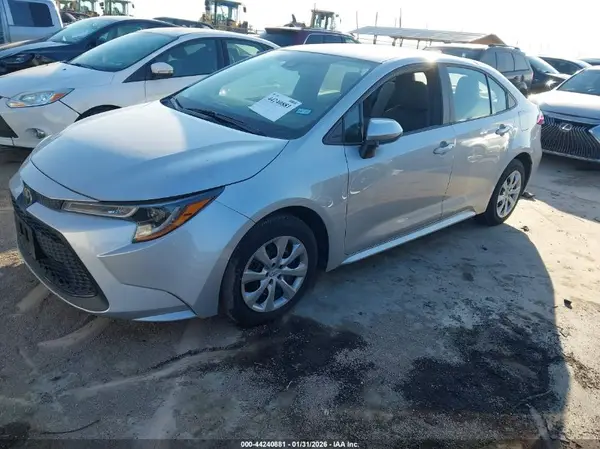 5YFEPMAE8NP325978 2022 TOYOTA COROLLA - Image 2