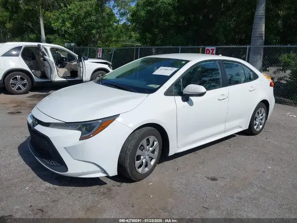 5YFEPMAE8NP331649 2022 TOYOTA COROLLA - Image 2