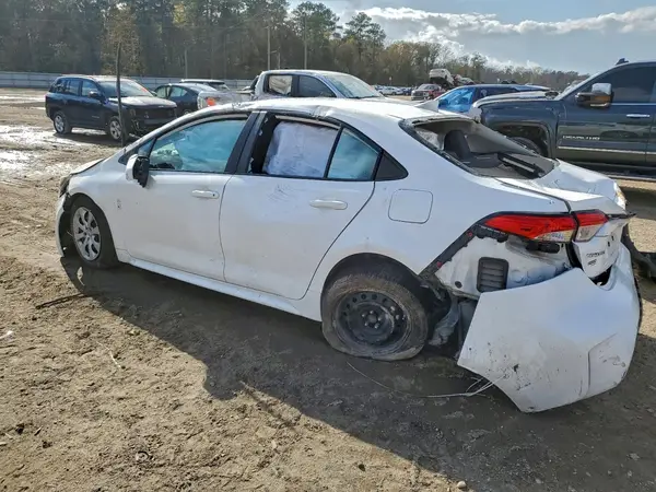 5YFEPMAE8NP332476 2022 TOYOTA COROLLA - Image 2