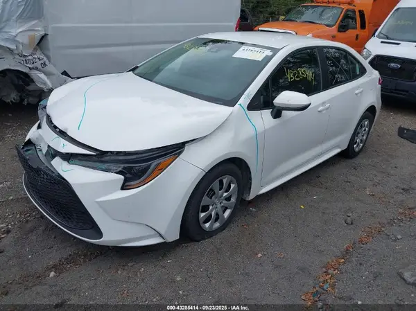 5YFEPMAE8NP338231 2022 TOYOTA COROLLA - Image 2