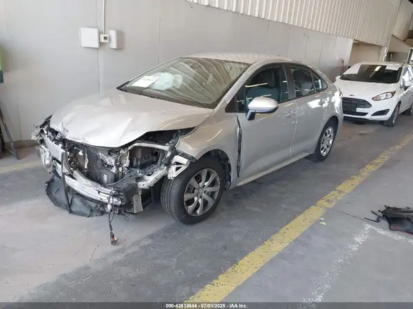 5YFEPMAE8NP347110 2022 TOYOTA COROLLA - Image 2