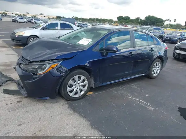 5YFEPMAE8NP355837 2022 TOYOTA COROLLA - Image 2