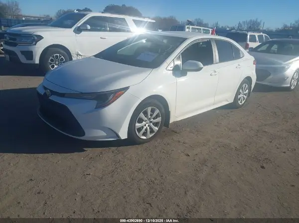 5YFEPMAE8NP362111 2022 TOYOTA COROLLA - Image 2