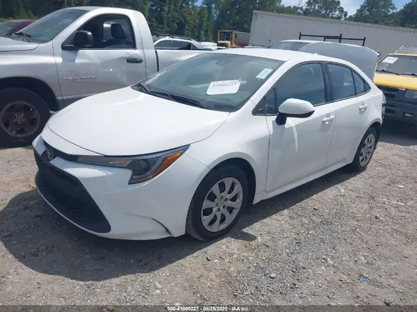 5YFEPMAE8NP365428 2022 TOYOTA COROLLA - Image 2