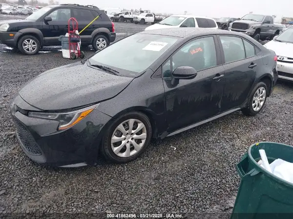 5YFEPMAE8NP369091 2022 TOYOTA COROLLA - Image 2