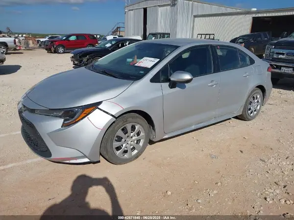 5YFEPMAE8NP379376 2022 TOYOTA COROLLA - Image 2