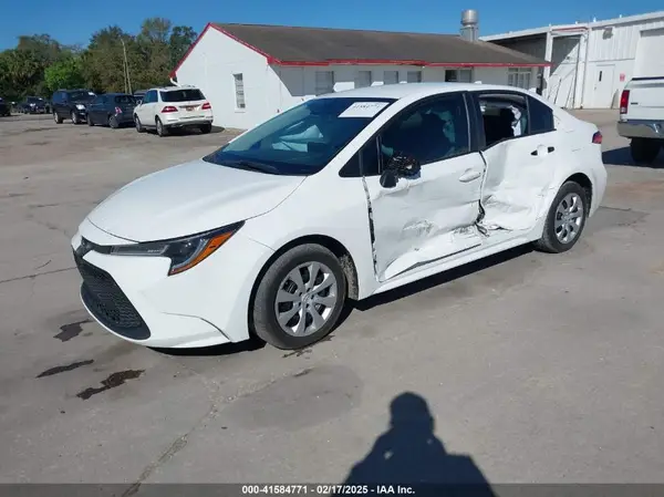 5YFEPMAE8NP384142 2022 TOYOTA COROLLA - Image 2