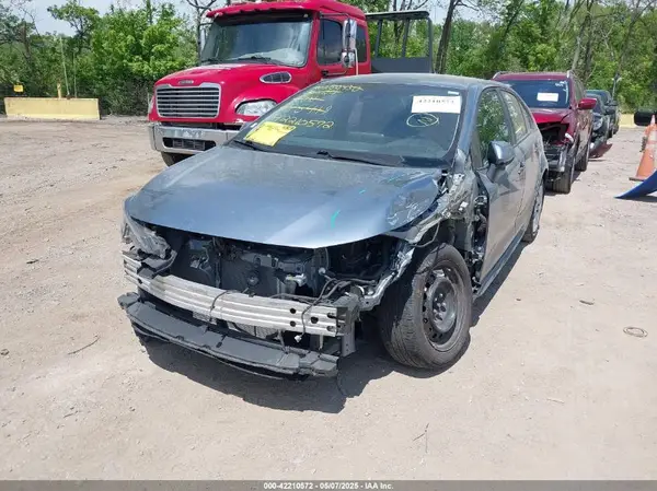 5YFEPMAE8NP385419 2022 TOYOTA COROLLA - Image 2