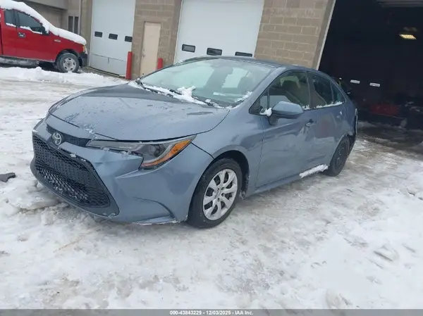 5YFEPMAE9MP208697 2021 TOYOTA COROLLA - Image 2