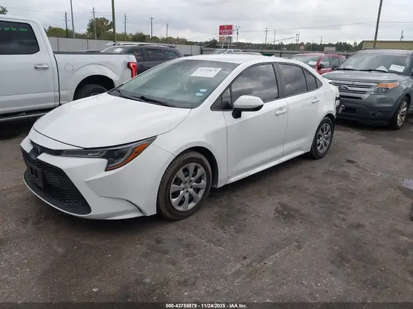 5YFEPMAE9MP210045 2021 TOYOTA COROLLA - Image 2