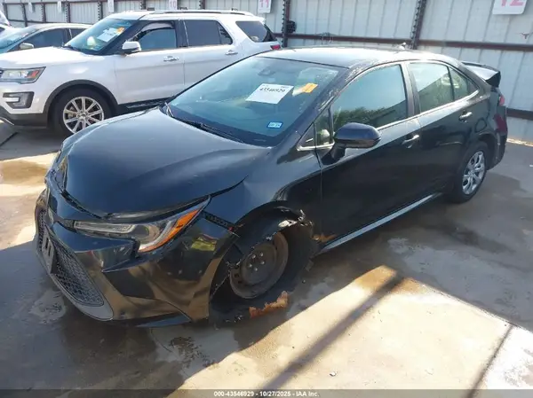 5YFEPMAE9MP220686 2021 TOYOTA COROLLA - Image 2
