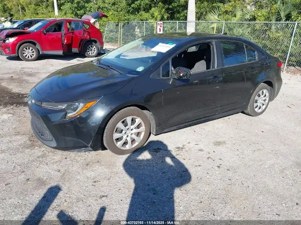 5YFEPMAE9MP242137 2021 TOYOTA COROLLA - Image 2