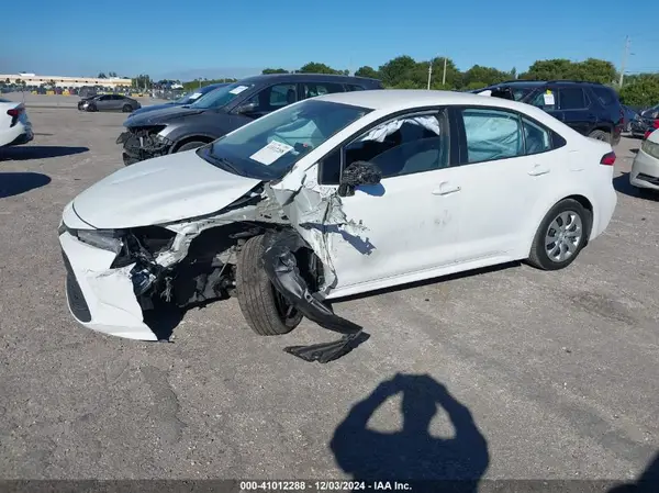 5YFEPMAE9MP256636 2021 TOYOTA COROLLA - Image 2