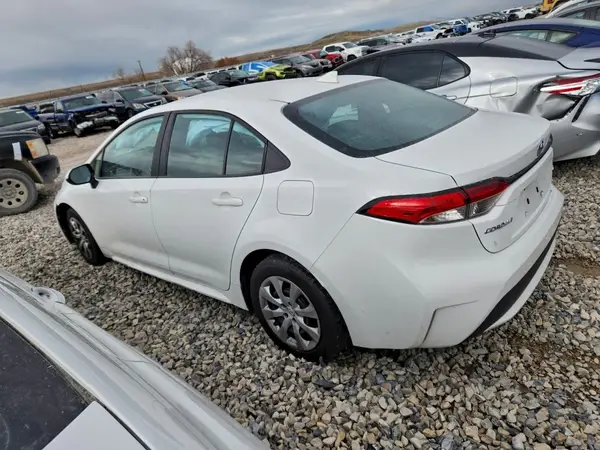 5YFEPMAE9MP260458 2021 TOYOTA COROLLA - Image 2