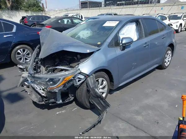 5YFEPMAE9NP275169 2022 TOYOTA COROLLA - Image 2